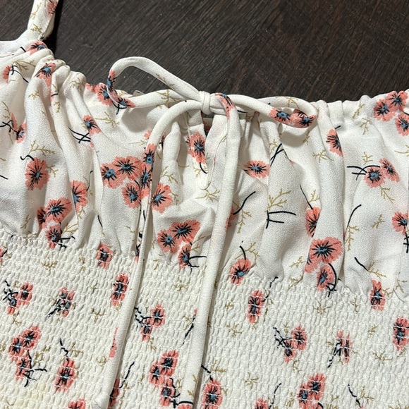 SHEIN women’s tie front smocked tank top, size medium, white with florals - Picture 2 of 5